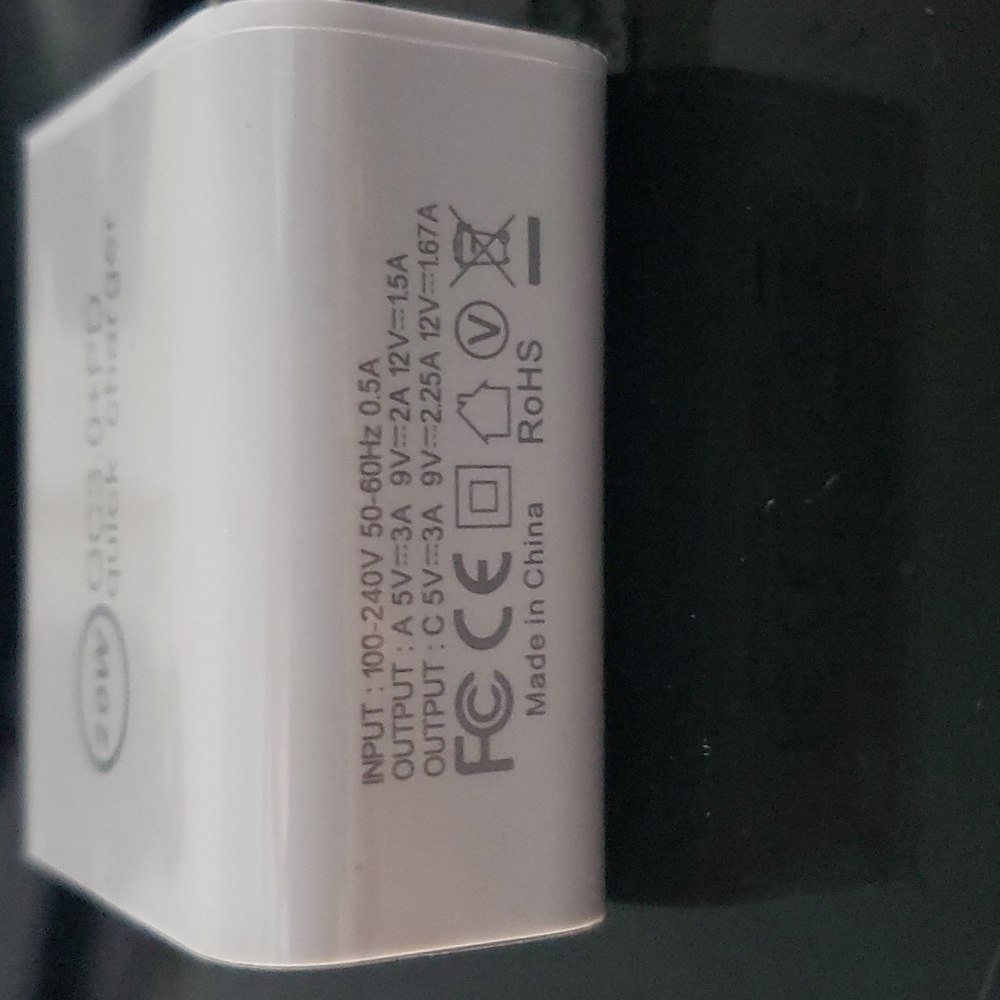 1CO - 20w Quick Charger Dual Usb-c ✅ and USB. *NO CABLE included* - Picture 7 of 7